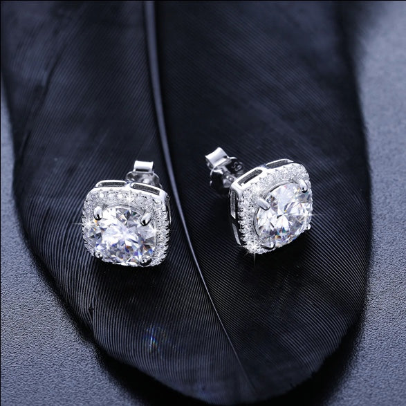 Boucles d’Oreilles Clous Cube Halo