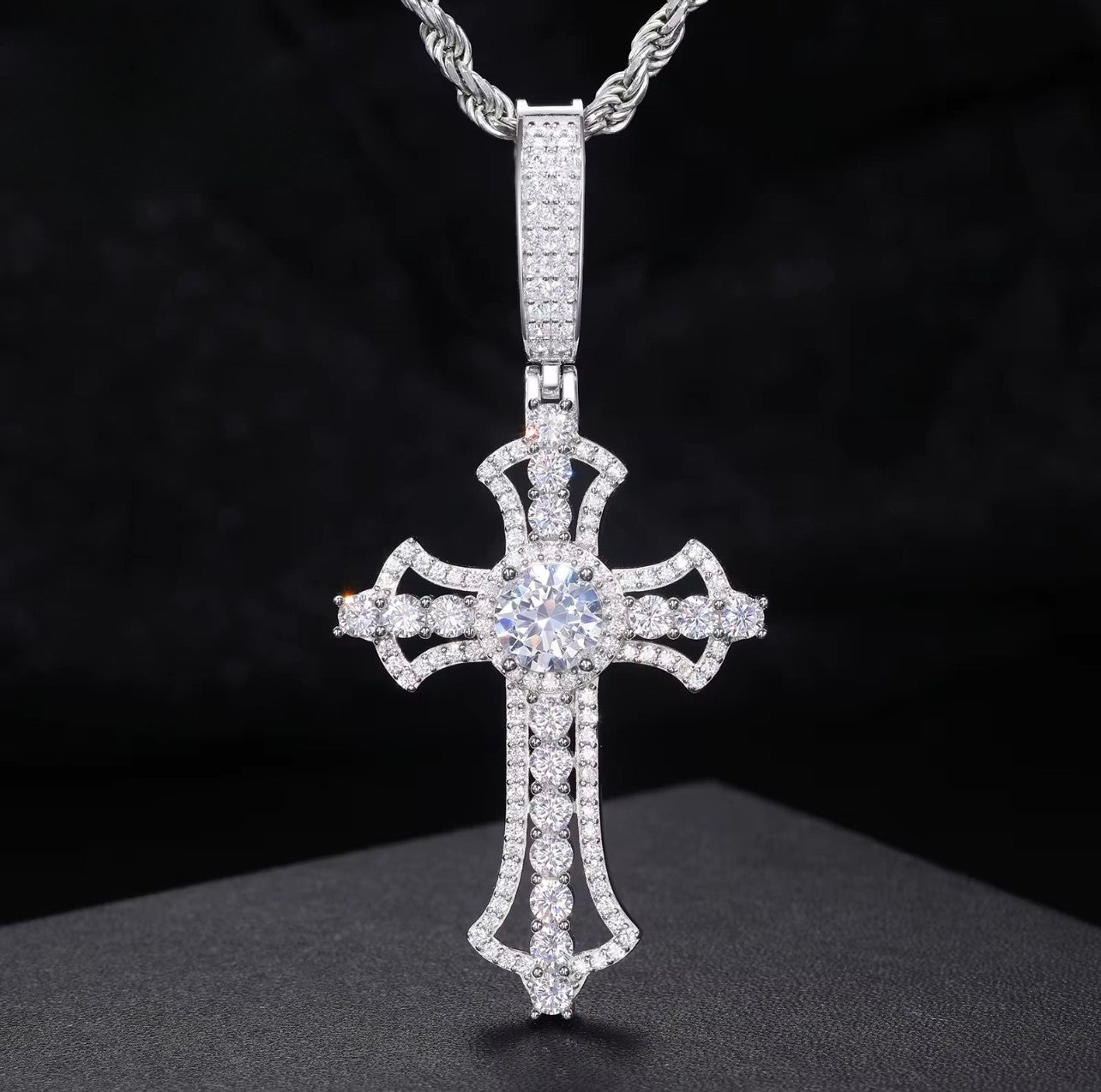 Pendentif Croix VVS1 - Éclat & Élégance Intemporelle