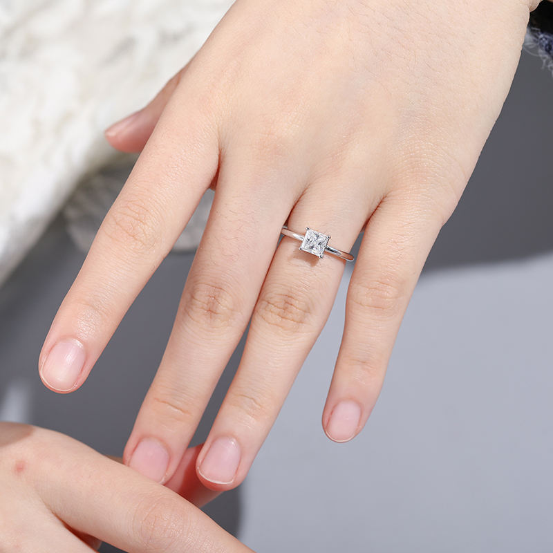 Bague Solitaire en Argent Taille Princesse