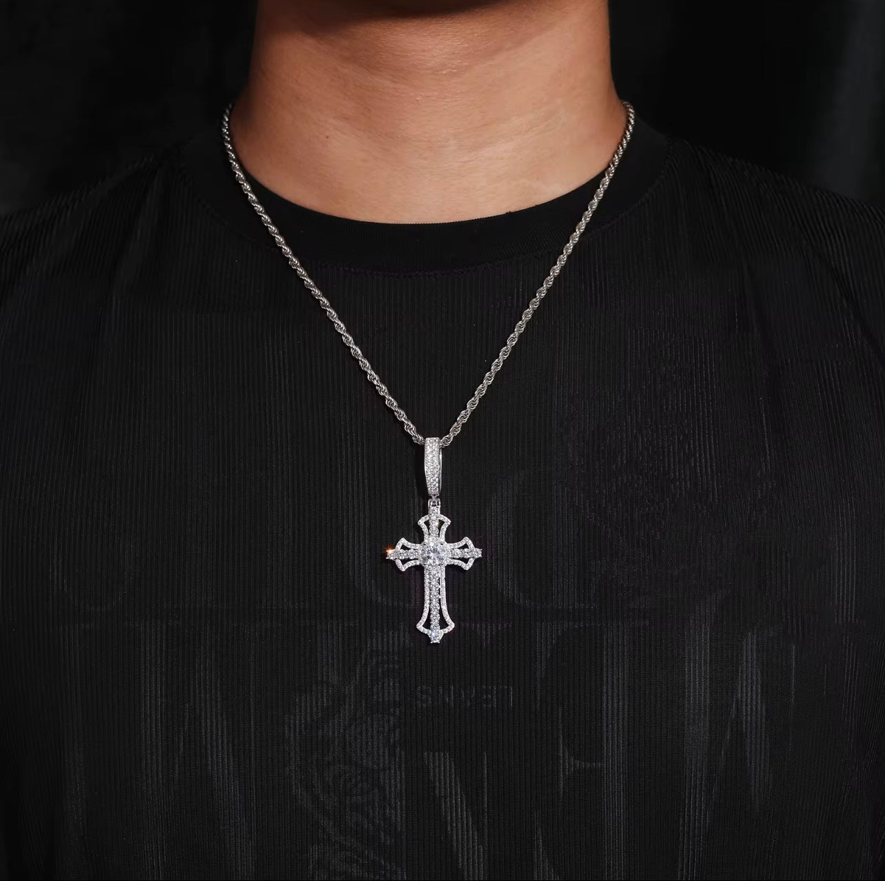 VVS1 Cross Pendant - Timeless Elegance &amp; Shine