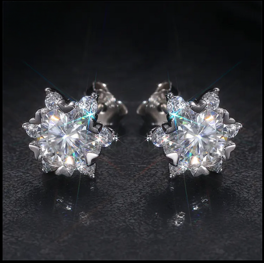 Stud Earrings – Discreet Elegance